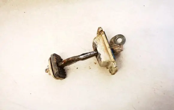 Hyundai Lantra I Rear door check strap stopper