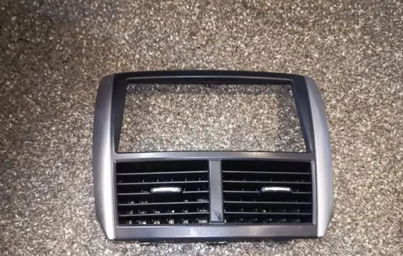 Subaru Forester SH Dash center air vent grill 66110FG020