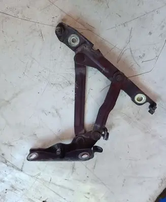 Mazda 3 I Tailgate/trunk/boot hinge