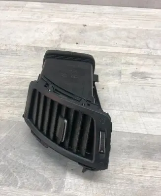 KIA Sorento Dash center air vent grill