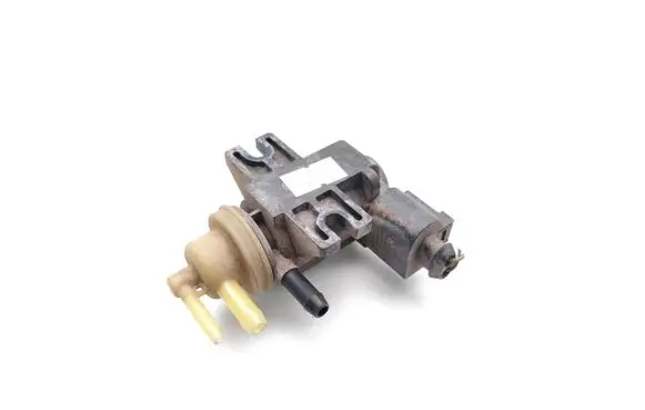 Volkswagen PASSAT B8 Vacuum valve 1K0906627B