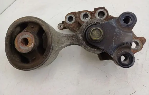Honda CR-V Engine mount bracket 089007