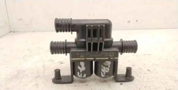 BMW 5 E60 E61 Coolant heater control valve 6931708 080619 1147412181