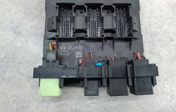 Volkswagen PASSAT B7 Other control units/modules