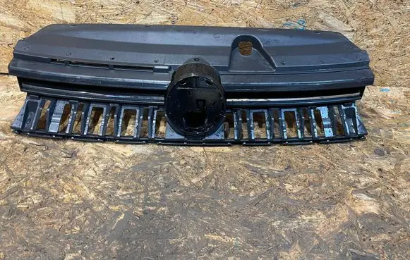 Front bumper upper radiator grill
