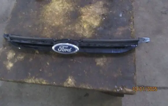 Ford B-MAX Front bumper upper radiator grill