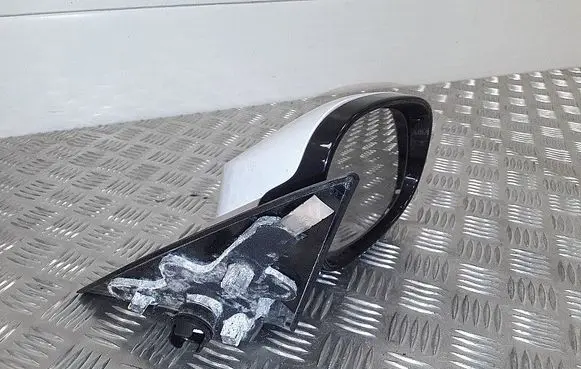 Front door electric wing mirror