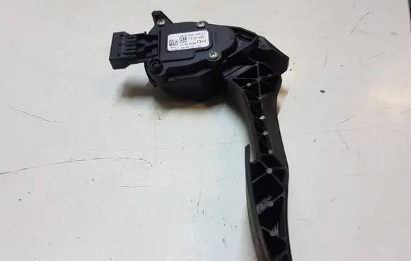 Opel Insignia A Accelerator throttle pedal GM13237356