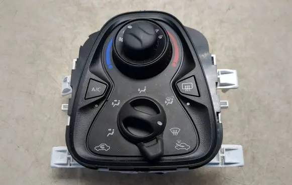 Peugeot 108 Climate control unit 55900YV030 E1068118 B000737077