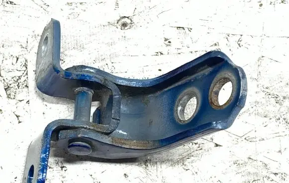 Toyota RAV 4 (XA20) Front door lower hinge 