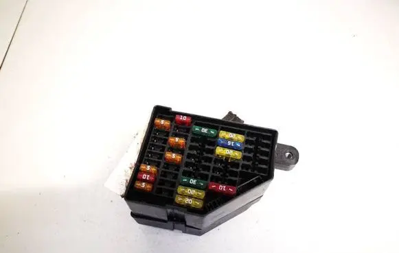 Volkswagen PASSAT B6 Fuse box set 3c0880204c