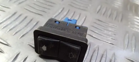 BMW 5 E39 Electric window control switch 8368932