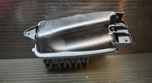 Vacuum air tank