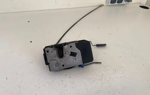 Opel Vivaro Front door lock 8200008248 91166227