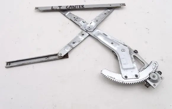 Mitsubishi Canter Rear window lifting mechanism without motor