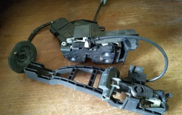 Volvo S40 Front door lock 3M5AR21813ER