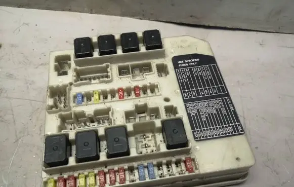 Nissan Note (E11) Fuse module 284B7AX62A