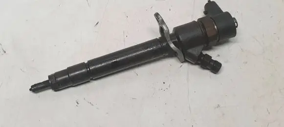 Volvo XC70 Fuel injector 30777526