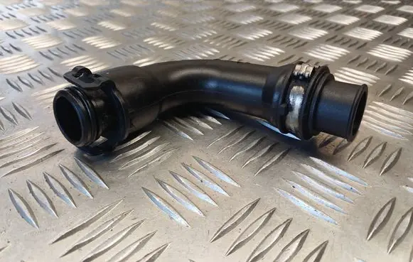 Ford Focus Breather hose/pipe 7M5Q6886AD