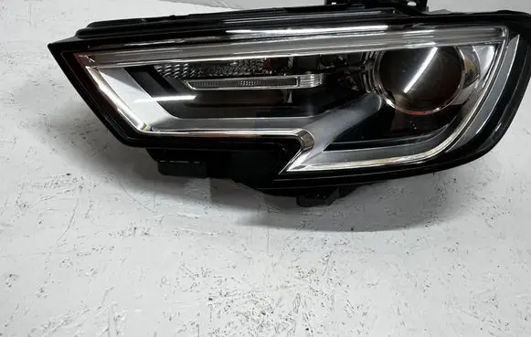 Audi A3 S3 8V Headlight/headlamp 8v0941005e