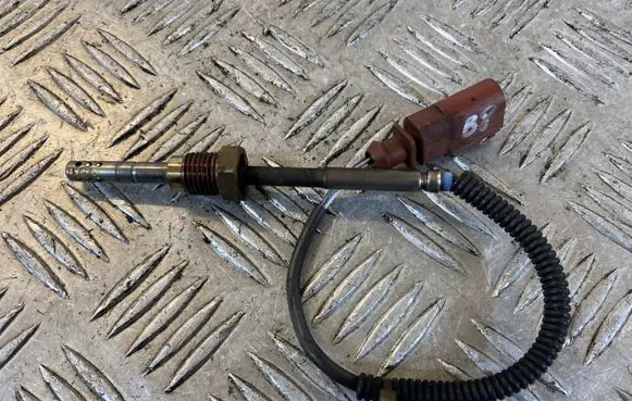 Audi A4 S4 B8 8K Exhaust gas temperature sensor 03L906088E