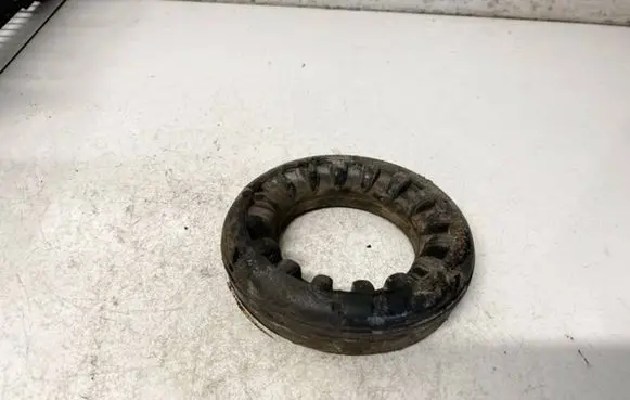 Ford Focus Front coil spring rubber mount av615599dd av61-5599-dd