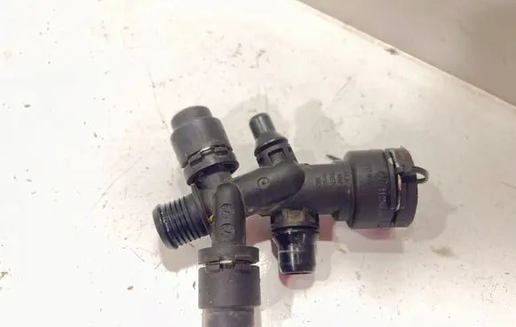 BMW 5 F10 F11 Engine coolant pipe/hose 8513834