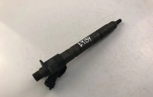 Volvo V70 Fuel injector 31303238