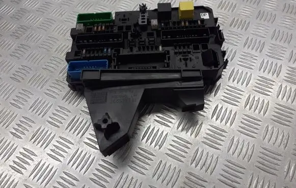Opel Astra H High voltage junction box 13115937