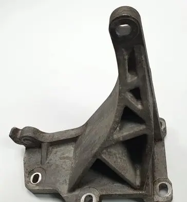 Volvo XC90 Engine mounting bracket 8675329