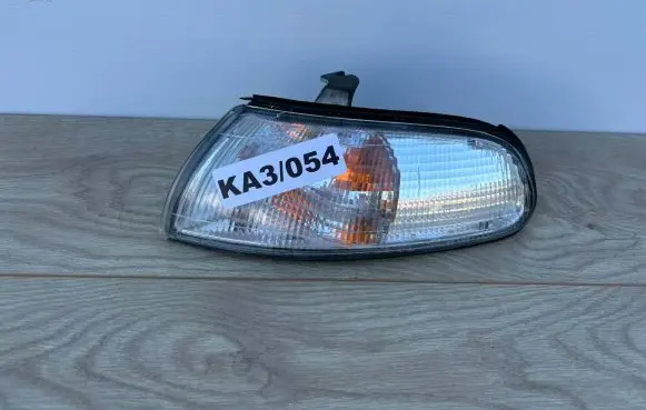 Mazda 626 Front indicator light M69258