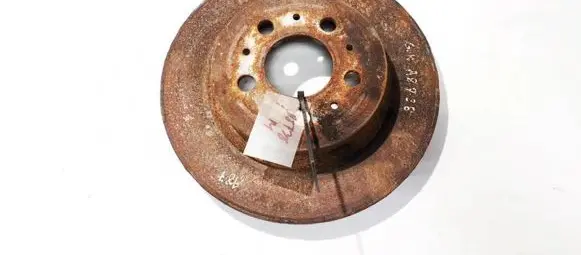 Volvo V70 Rear brake disc neventiliuojamas