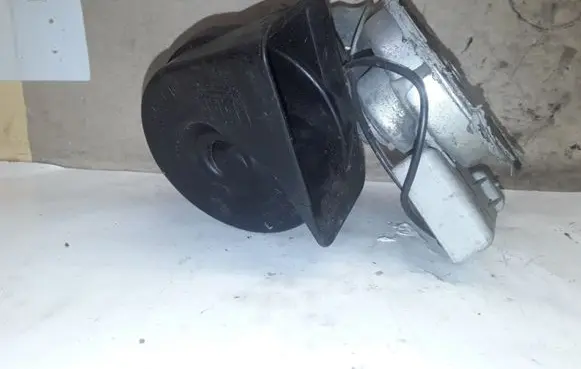 Renault Laguna II Horn signal E30058100 E30057939