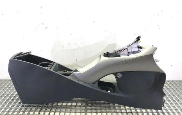 Toyota Auris 150 Center console 