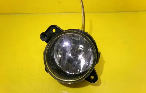 Volkswagen Polo IV 9N3 Front fog light 271181