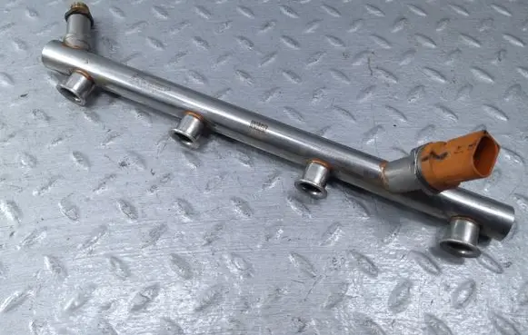 Audi A8 S8 D4 4H Fuel main line pipe 079133315BD 0261545051