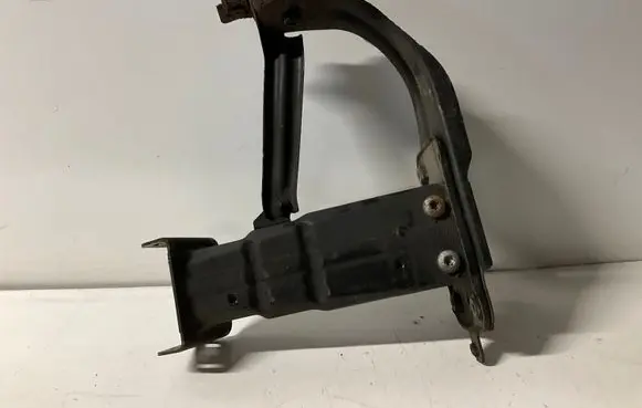 Mercedes-Benz CLS C219 Radiator support slam panel bracket 