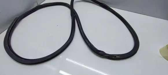 Front door rubber seal