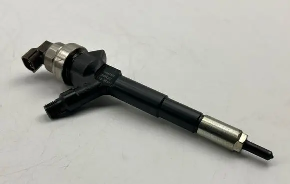 Opel Mokka Fuel injector 55567729 11Q30897