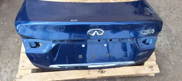 Infiniti Q50 Tailgate/trunk/boot lid