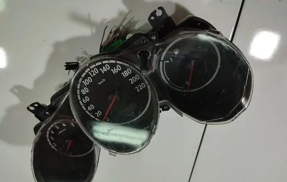 Speedometer (instrument cluster)