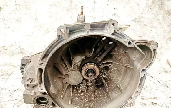 Manual 5 speed gearbox