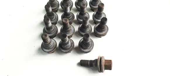 Peugeot 2008 I Stub axle