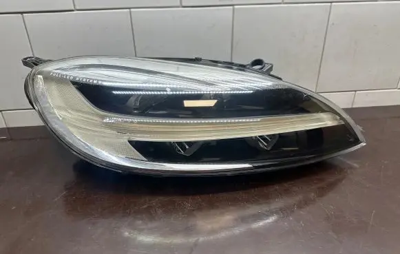 Volvo V40 Headlight/headlamp 31420446