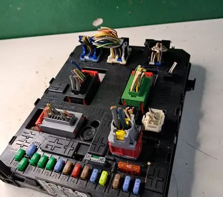 Peugeot 407 Fuse module 9664058880 310107 BSIK0200