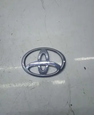Manufacturer badge logo/emblem