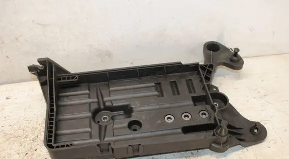 Skoda Superb B8 (3V) Battery tray 5Q0915321J 5Q0915331K