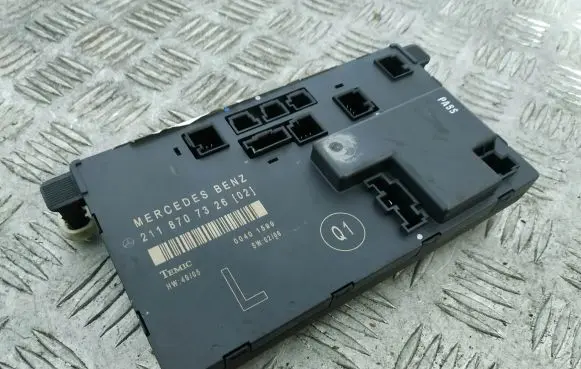 Mercedes-Benz E W211 Door control unit/module 2118707326