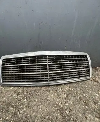 Mercedes-Benz C W202 Front bumper upper radiator grill F129