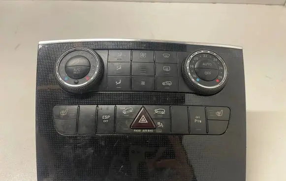Mercedes-Benz R W251 Climate control unit A2518204289 5HB96491423 A2518700289